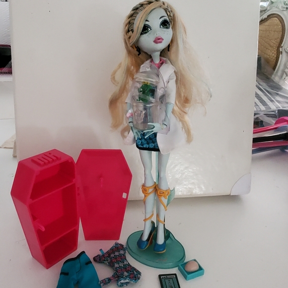 Monster High♡ G1 Mad Science Lagoona Blue Doll 2011 First wave W/accessories ♡
